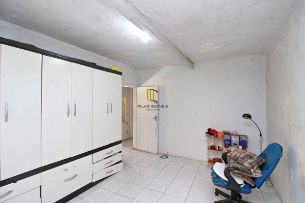 Casa em Porto Alegre, no bairro Jardim Itu, com 2 dormitório(s), e 2 banheiros, à venda.