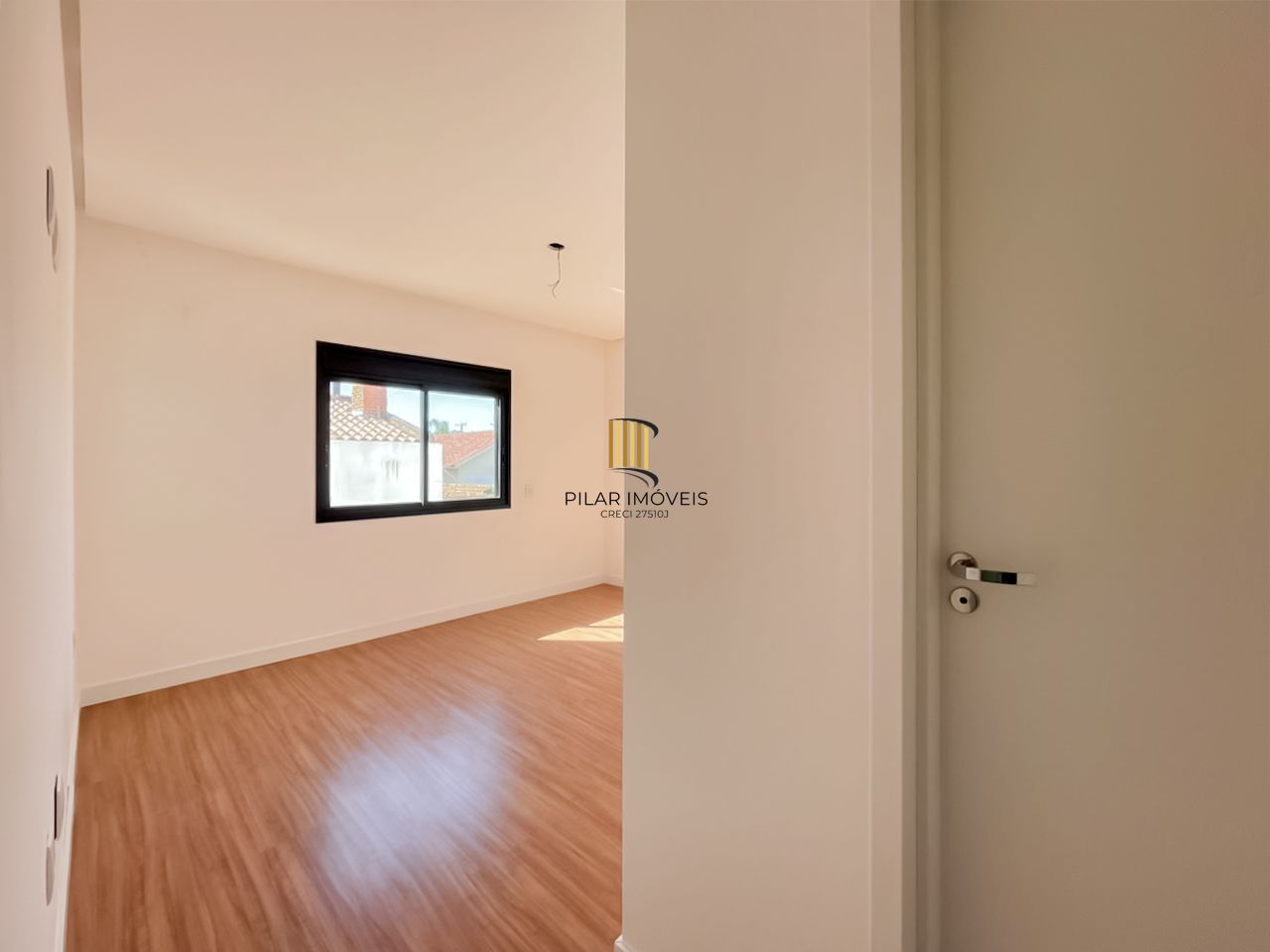 Casa Condominio em Porto Alegre, no bairro Ipanema, com 3 dormitório(s), e 3 banheiros, à venda.