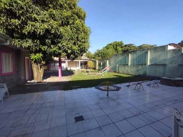 Casa em Porto Alegre, no bairro Belém Novo, com 5 dormitório(s), e 5 banheiros, à venda.