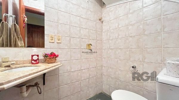 Casa Condominio em Porto Alegre, no bairro Espírito Santo, com 3 dormitório(s), e 3 banheiros, à venda.