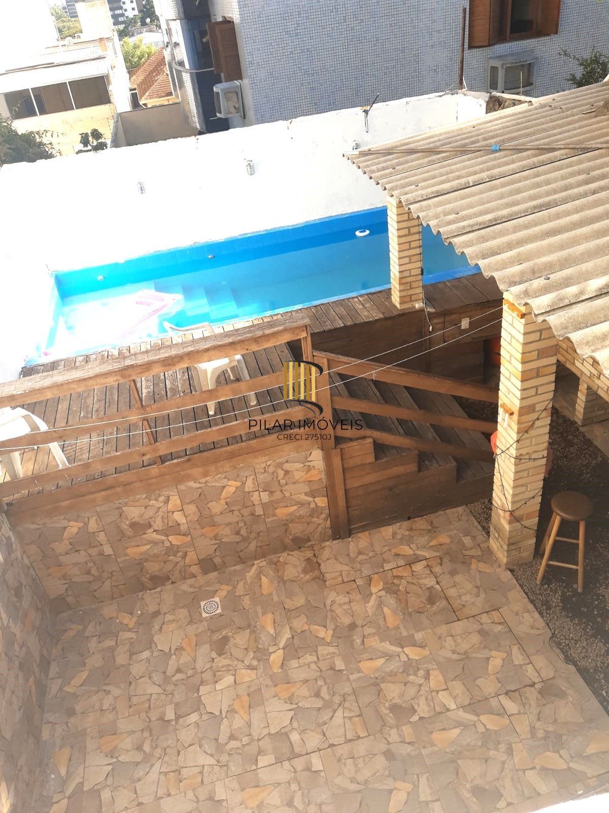 Sobrado no Menino Deus com 3D,  garagem para 2 carros e piscina.