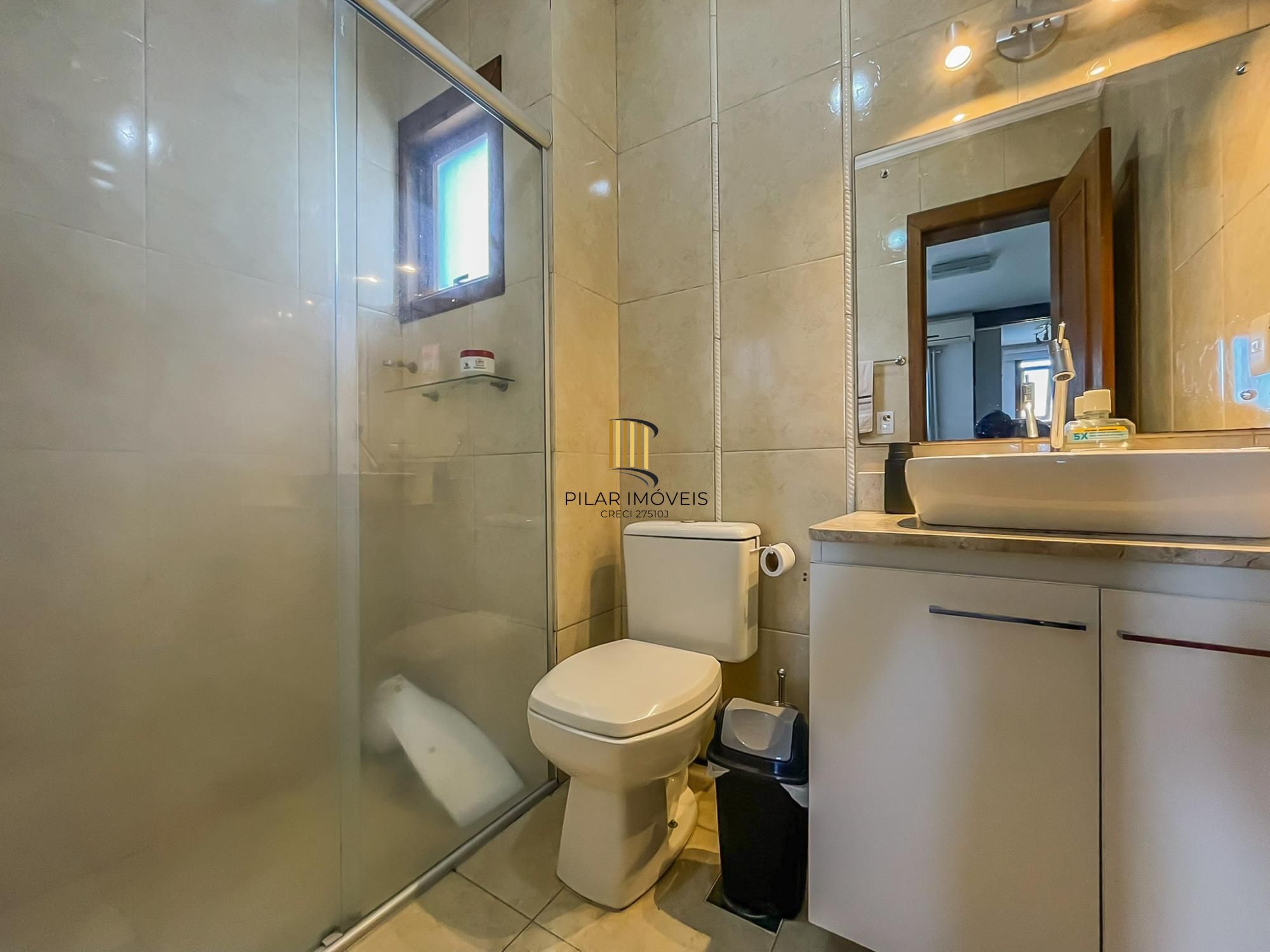 Casa 3 suítes com piscina em condomínio alto padrão na zona sul de Porto Alegre !