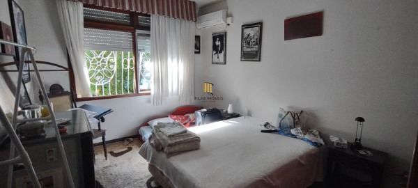 Casa em Porto Alegre, no bairro Jardim Isabel, com 5 dormitório(s), e 5 banheiros, à venda.