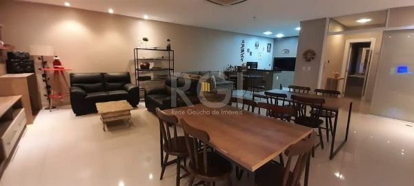 Casa para Venda - 374m², 4 dormitórios, sendo 1 suites, 3 vagas - Guarujá
