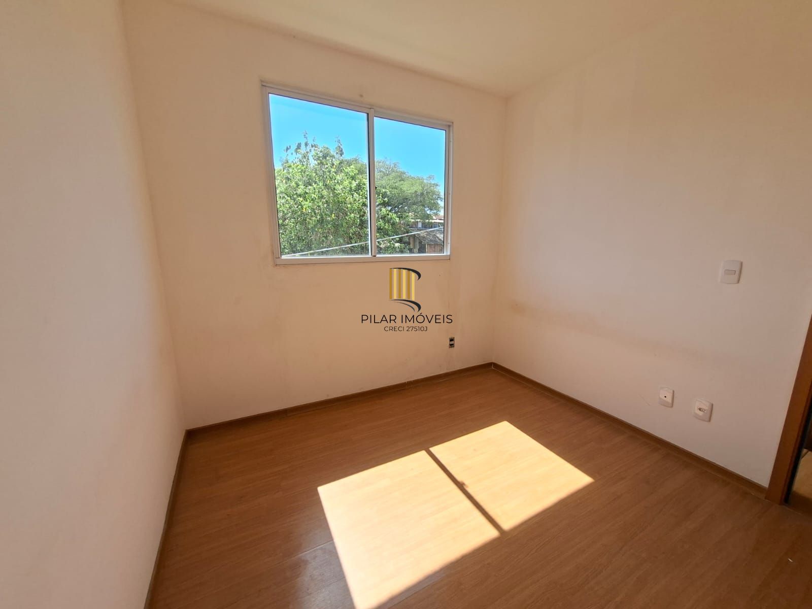 Apartamento de 02 dormitorios com vaga de garagem no bairro Cavalhada- VENDA!!