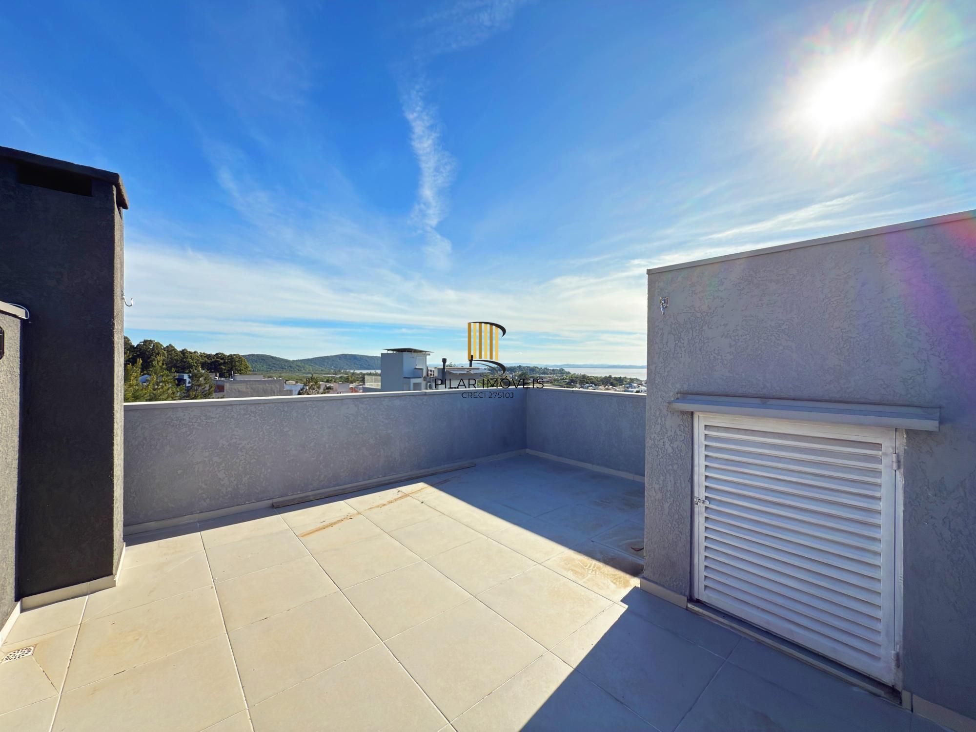 Casa moderna com 3 dormitórios com pátio grande e vista para o Rio Guaíba!