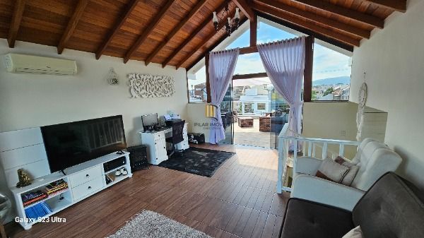 Casa em Porto Alegre, no bairro Hípica, com 3 dormitório(s), e 3 banheiros, à venda.