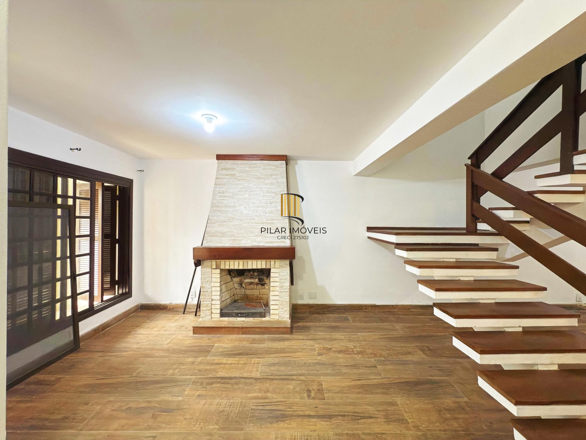 Residência á venda no bairro Guarujá com 2 dormitórios.