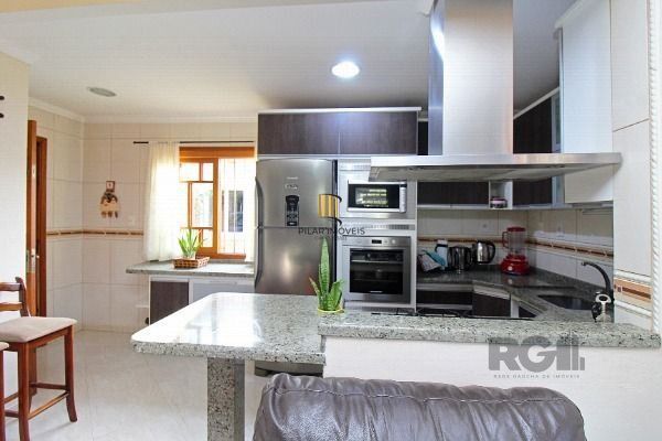 Casa em Porto Alegre, no bairro Belém Novo, com 3 dormitório(s), e 3 banheiros, à venda.