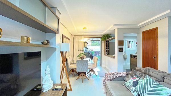 Casa em Porto Alegre, no bairro Campo Novo, com 3 dormitório(s), e 3 banheiros, à venda.