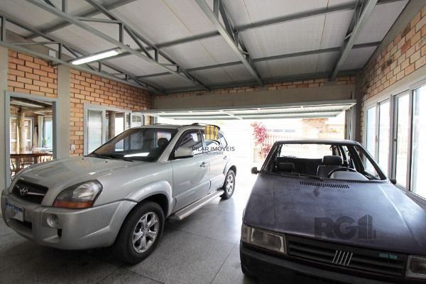 Casa em Porto Alegre, no bairro Belém Novo, com 3 dormitório(s), e 3 banheiros, à venda.