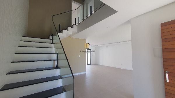 Casa Condominio em Porto Alegre, no bairro Ipanema, com 3 dormitório(s), e 3 banheiros, à venda.