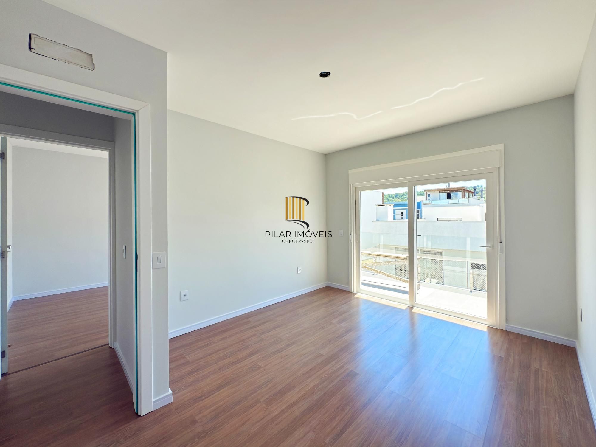 Casa 4 dormitórios( 1 dorm térreo) no Condomínio Villa Amalfi, na zona sul de Porto Alegre.