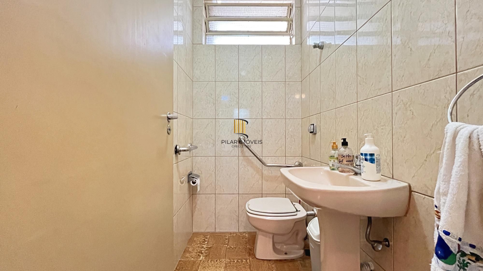 Casa 4 dormitórios no bairro Glória