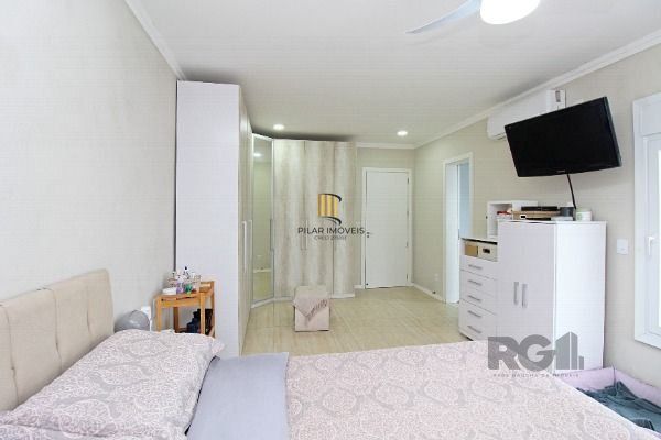 Casa em Porto Alegre, no bairro Hípica, com 3 dormitório(s), e 3 banheiros, à venda.