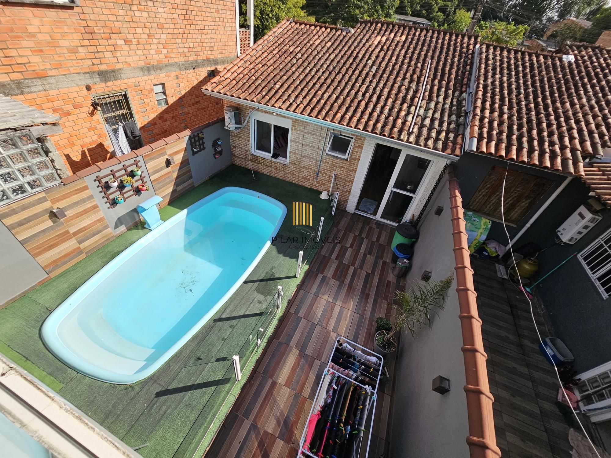 Casa com piscina e salão de festas na Rua Capitão Pedroso bairro Restinga zona sul de Porto Alegre !