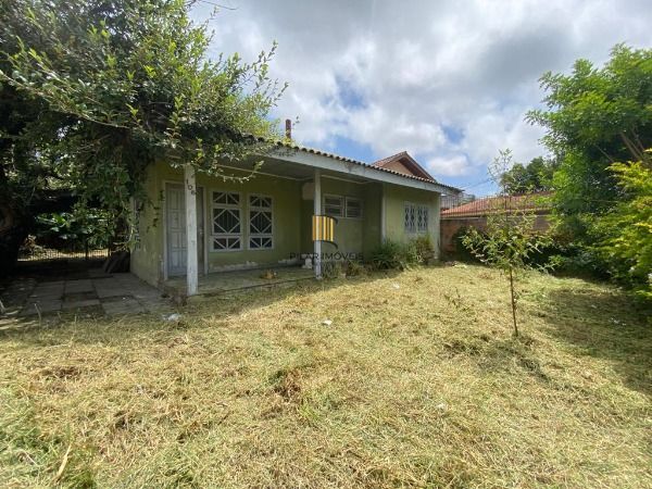 Casa em Porto Alegre, no bairro Ipanema, com 3 dormitório(s), e 3 banheiros, à venda.
