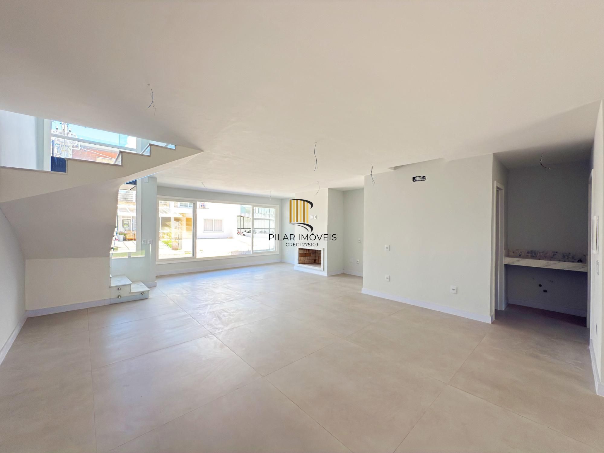 Casa 4 dormitórios( 1 dorm térreo) no Condomínio Villa Amalfi, na zona sul de Porto Alegre.