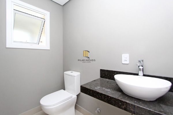 Casa 3 dormitórios no bairro Hípica