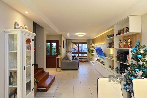 Casa 3 dormitórios no bairro Hípica