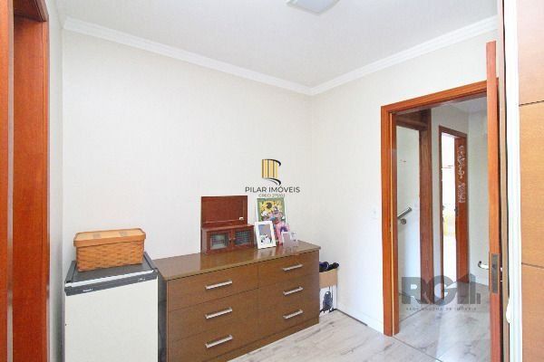 Casa em Porto Alegre, no bairro Hípica, com 3 dormitório(s), e 3 banheiros, à venda.