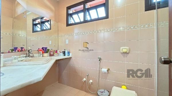 Casa 4 dormitórios no bairro Camaquã