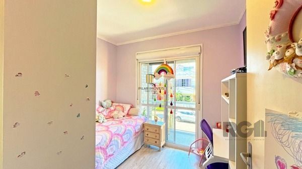 Casa em Porto Alegre, no bairro Hípica, com 3 dormitório(s), e 3 banheiros, à venda.