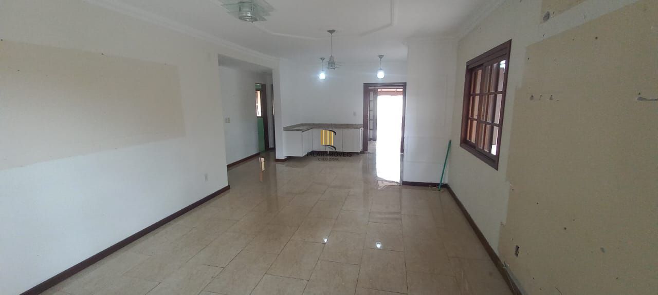 Casa 3 dormitórios no bairro Guarujá