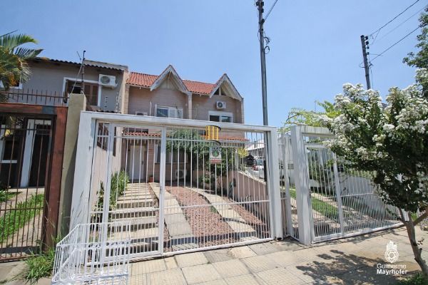 Casa para Venda - 78m², 3 dormitórios, sendo 1 suites, 2 vagas - Guarujá