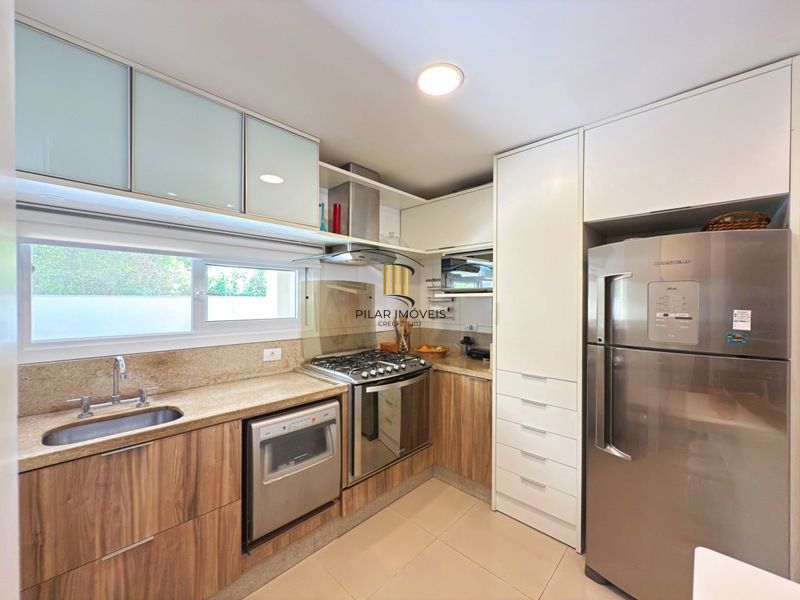 Linda Residência com 3 dormitórios e 1 suíte no Bairro Tristeza para venda.