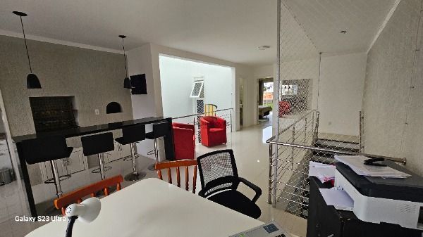 Casa em Porto Alegre, no bairro Hípica, com 3 dormitório(s), e 3 banheiros, à venda.
