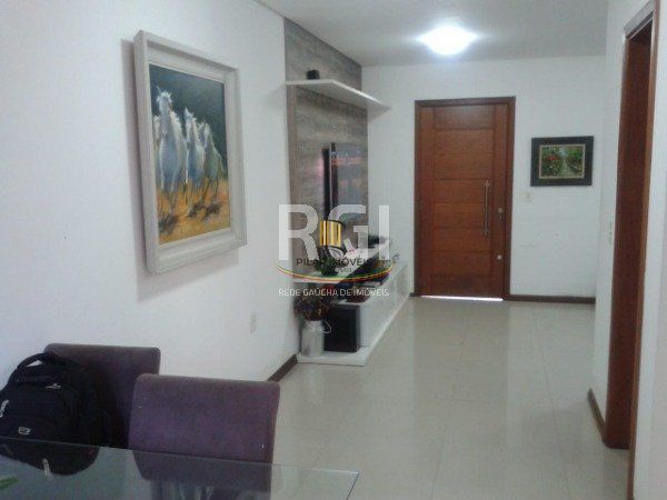 Casa em Porto Alegre, no bairro Hípica, com 3 dormitório(s), à venda.