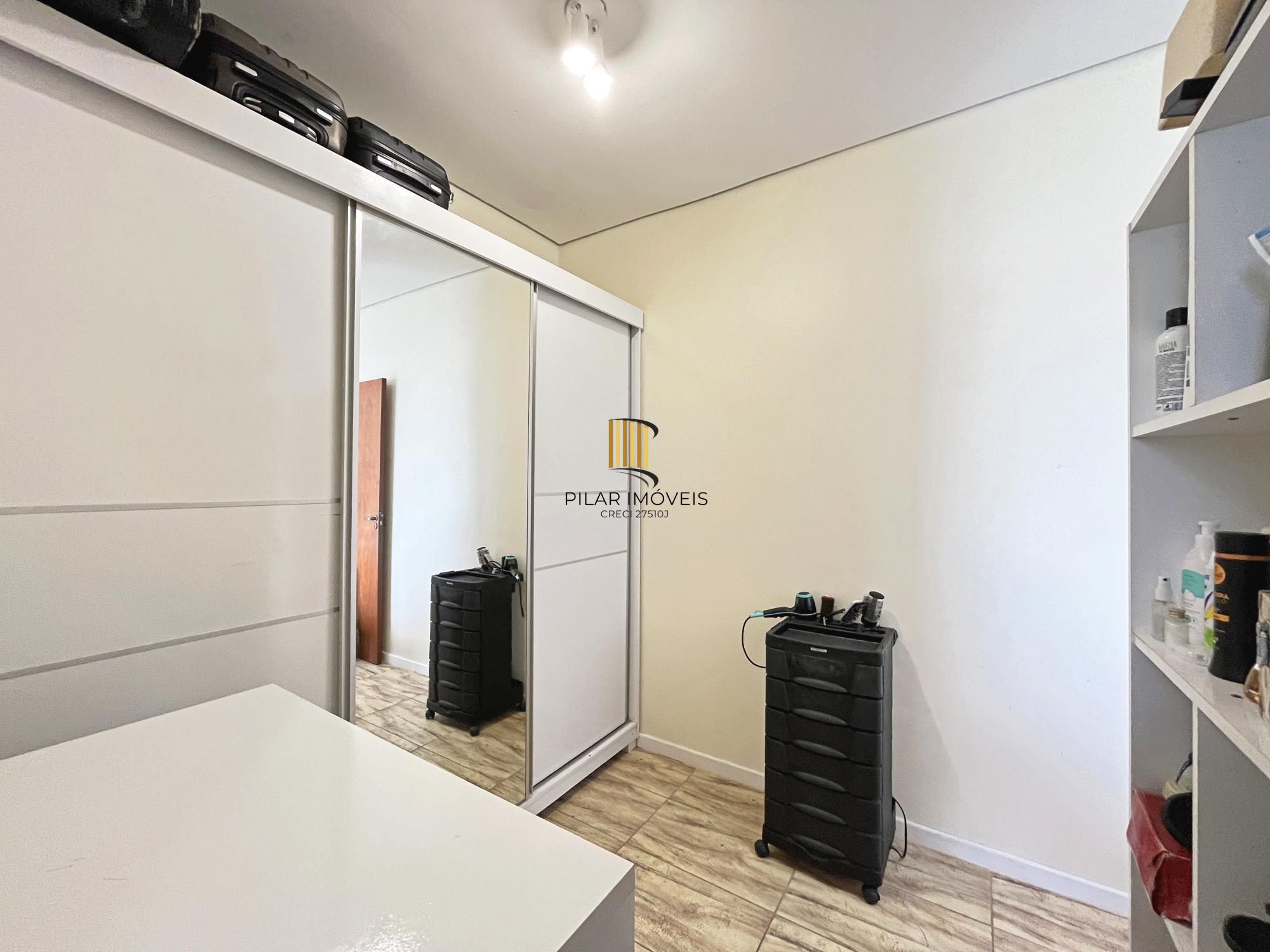 Casa 4 dormitórios no bairro Hípica