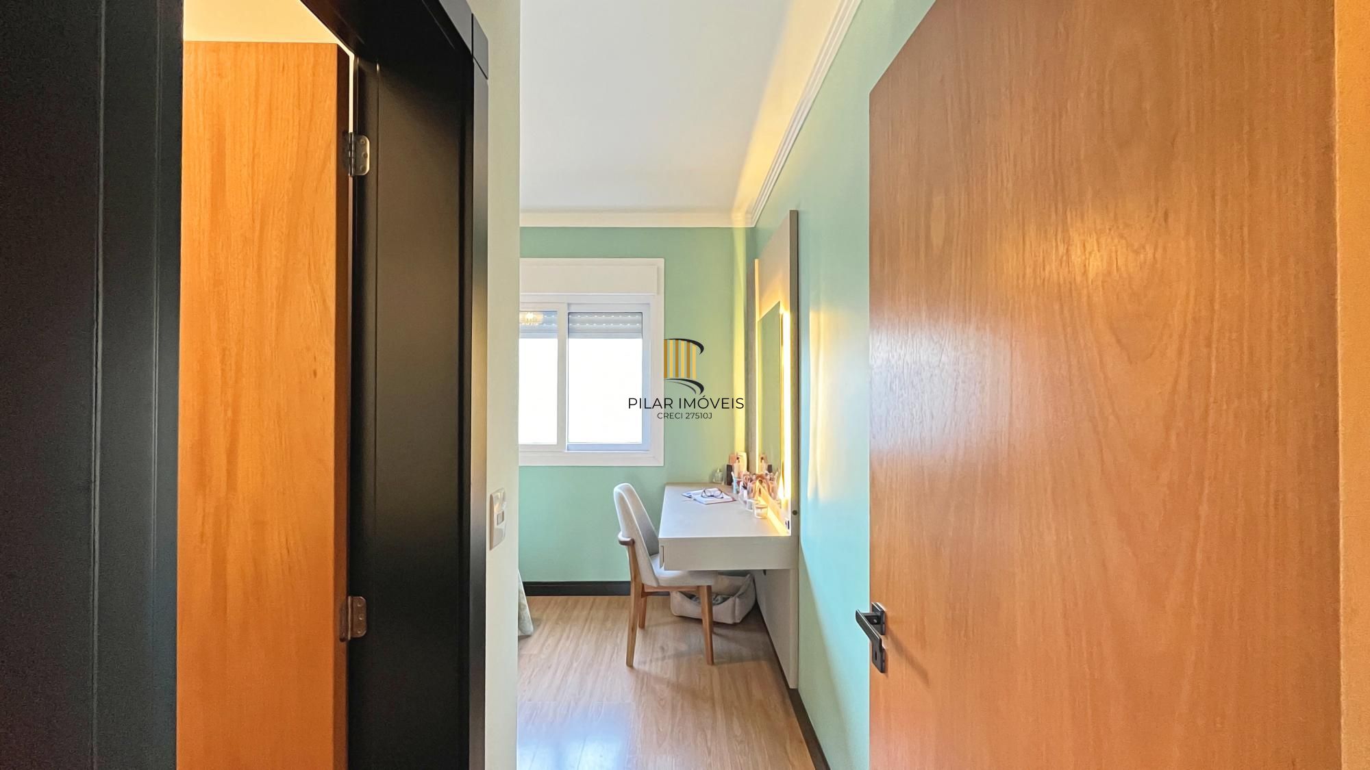 Casa à venda com 174m², 3 dormitórios, 3 suítes, 2 vagas, no bairro Hípica em Porto Alegre