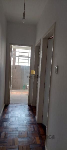 Apartamento em Porto Alegre, no bairro Azenha, com 2 dormitório(s), e 2 banheiros, à venda.