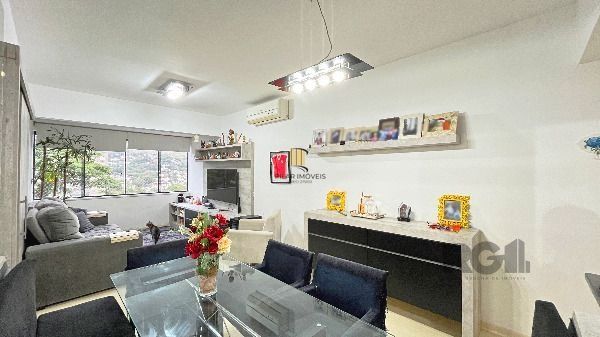 Apartamento em Porto Alegre, no bairro Teresópolis, com 2 dormitório(s), e 2 banheiros, à venda.