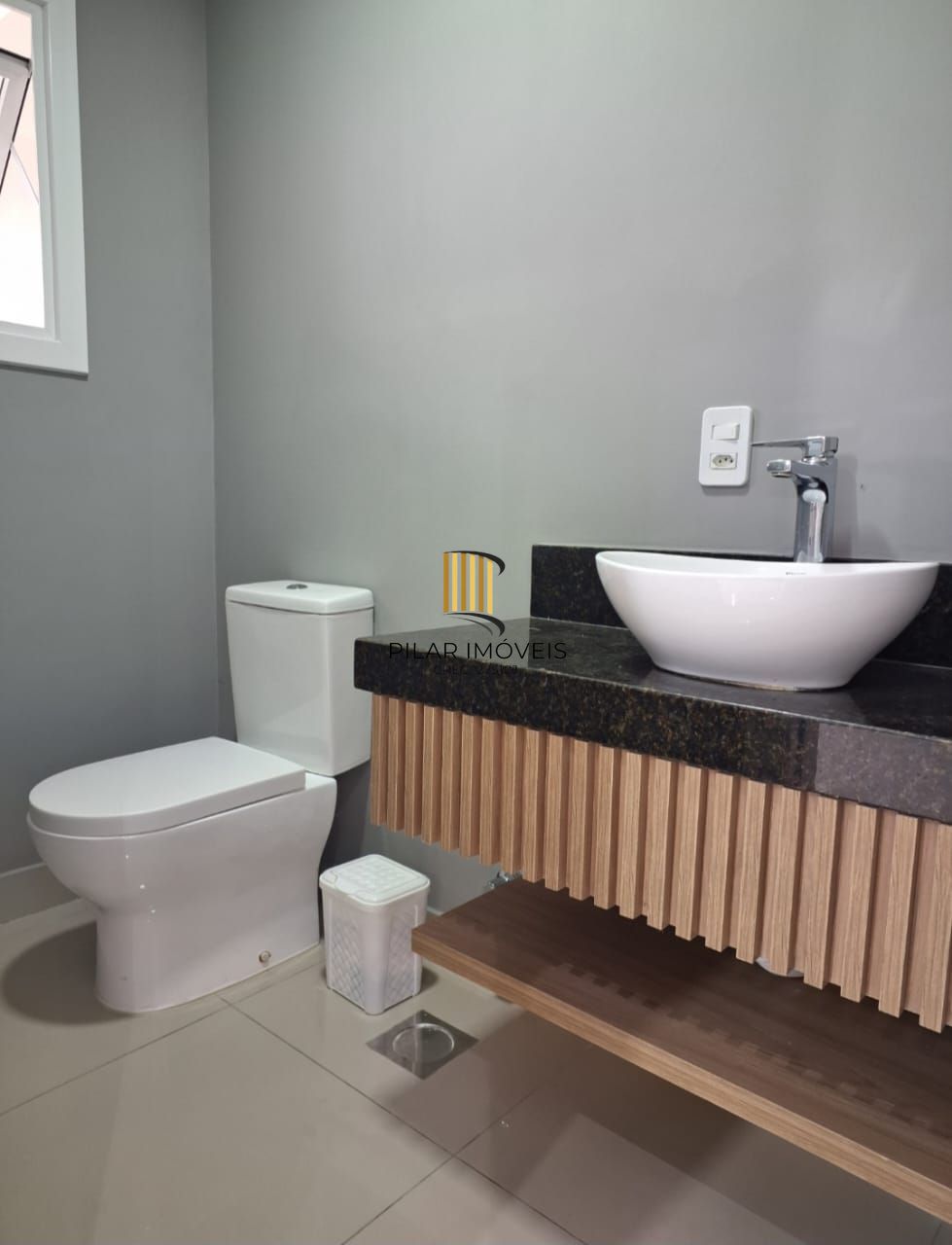 Casa 3 dormitórios no bairro Hípica