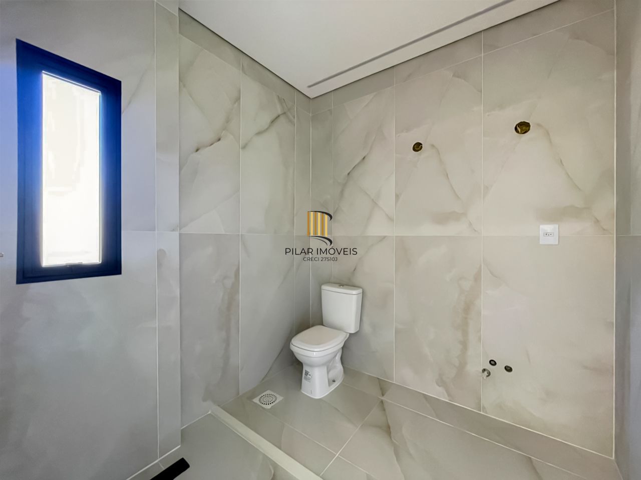 Casa Condominio em Porto Alegre, no bairro Ipanema, com 3 dormitório(s), e 3 banheiros, à venda.