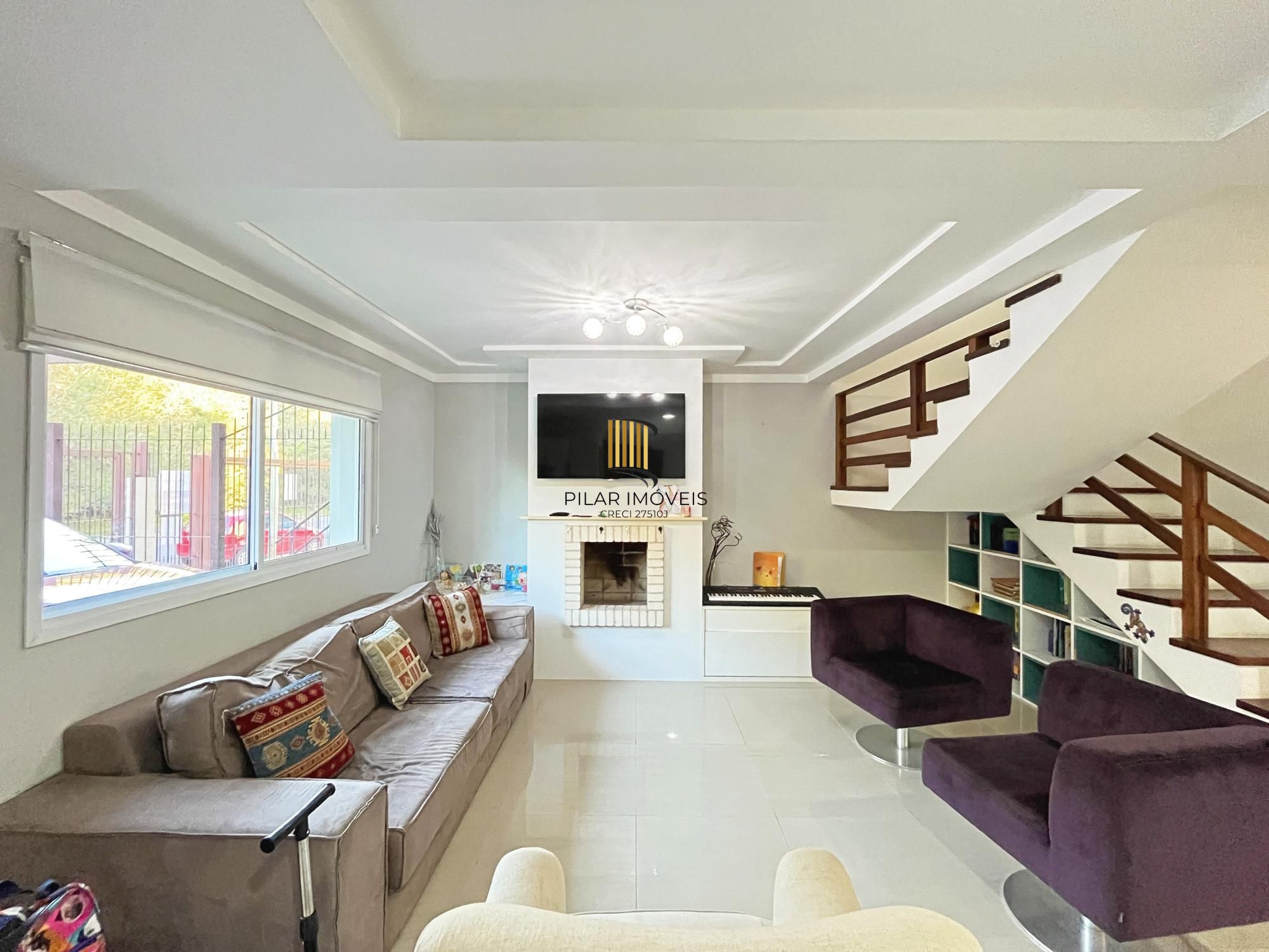 Casa para Venda - 270m², 3 dormitórios, sendo 1 suites, 2 vagas - Guarujá
