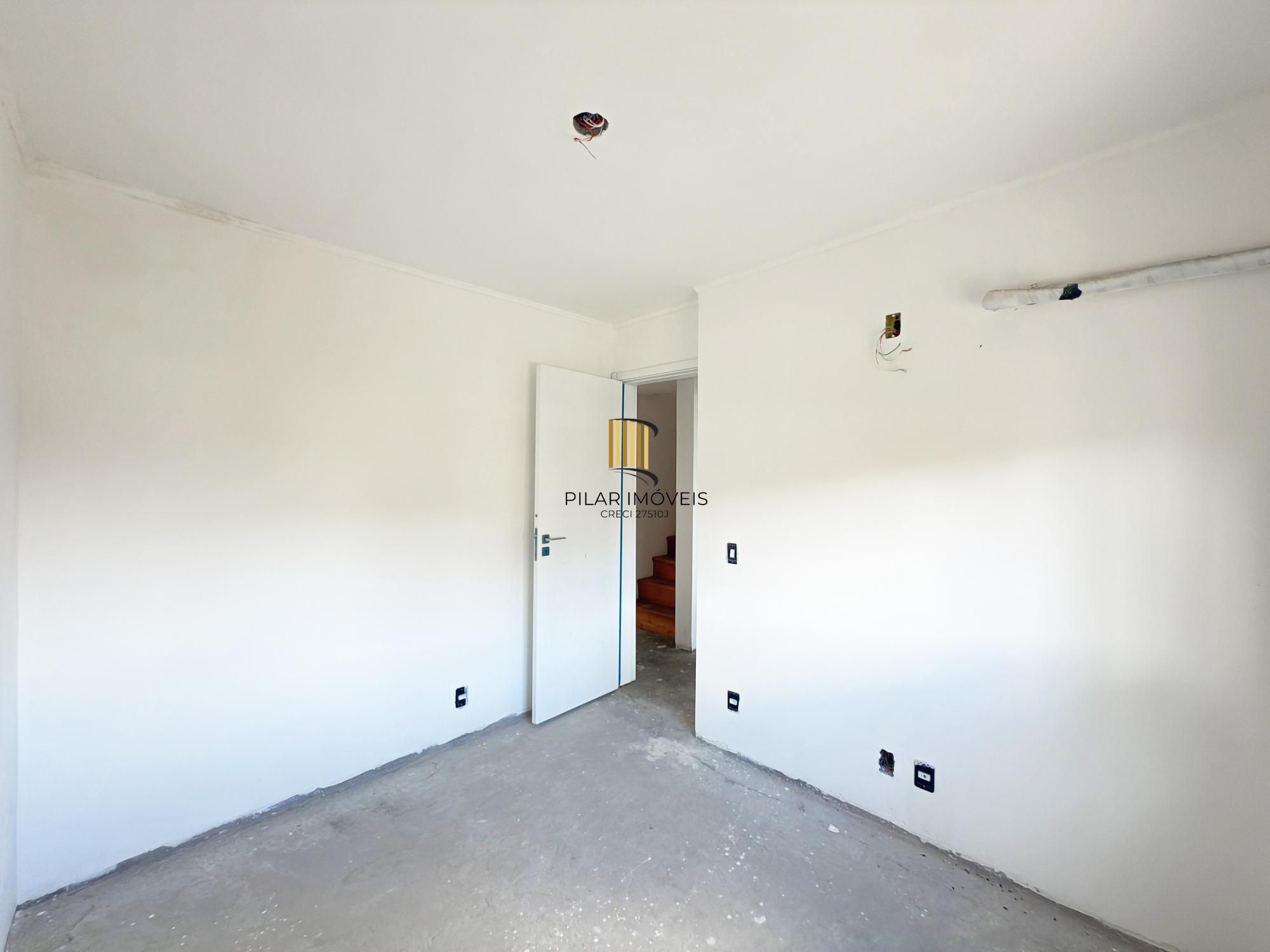 Casa em Porto Alegre, no bairro Hípica, com 4 dormitório(s), à venda.