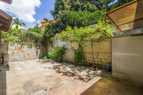 Casa para Venda - 300m², 4 dormitórios, sendo 1 suites, 8 vagas - Imperial Parque