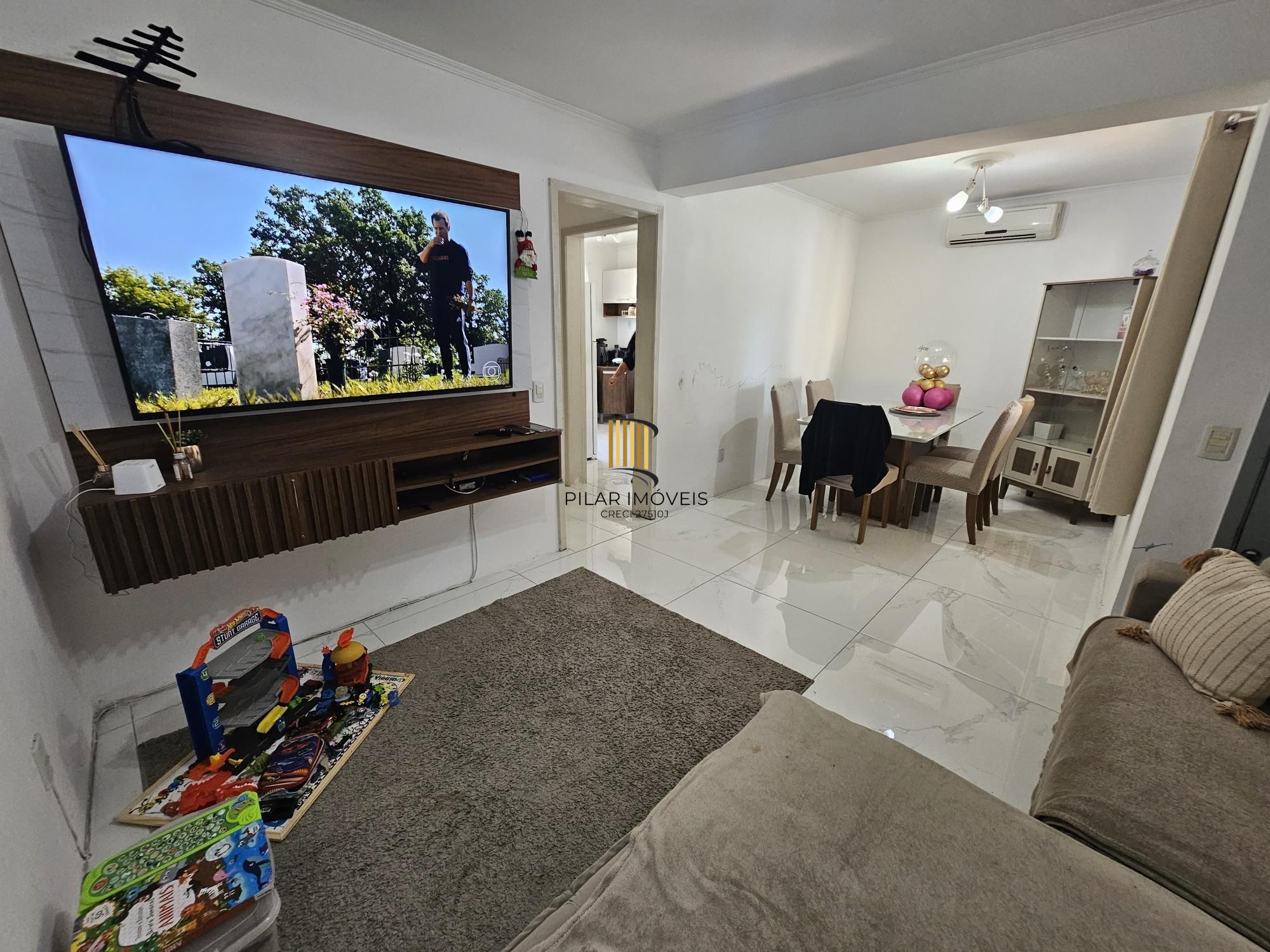 Casa com piscina terreno 10x30 zona sul de Porto Alegre