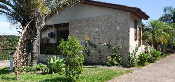 Sítio em Porto Alegre, no bairro Restinga, com 2 dormitório(s), e 2 banheiros, à venda.