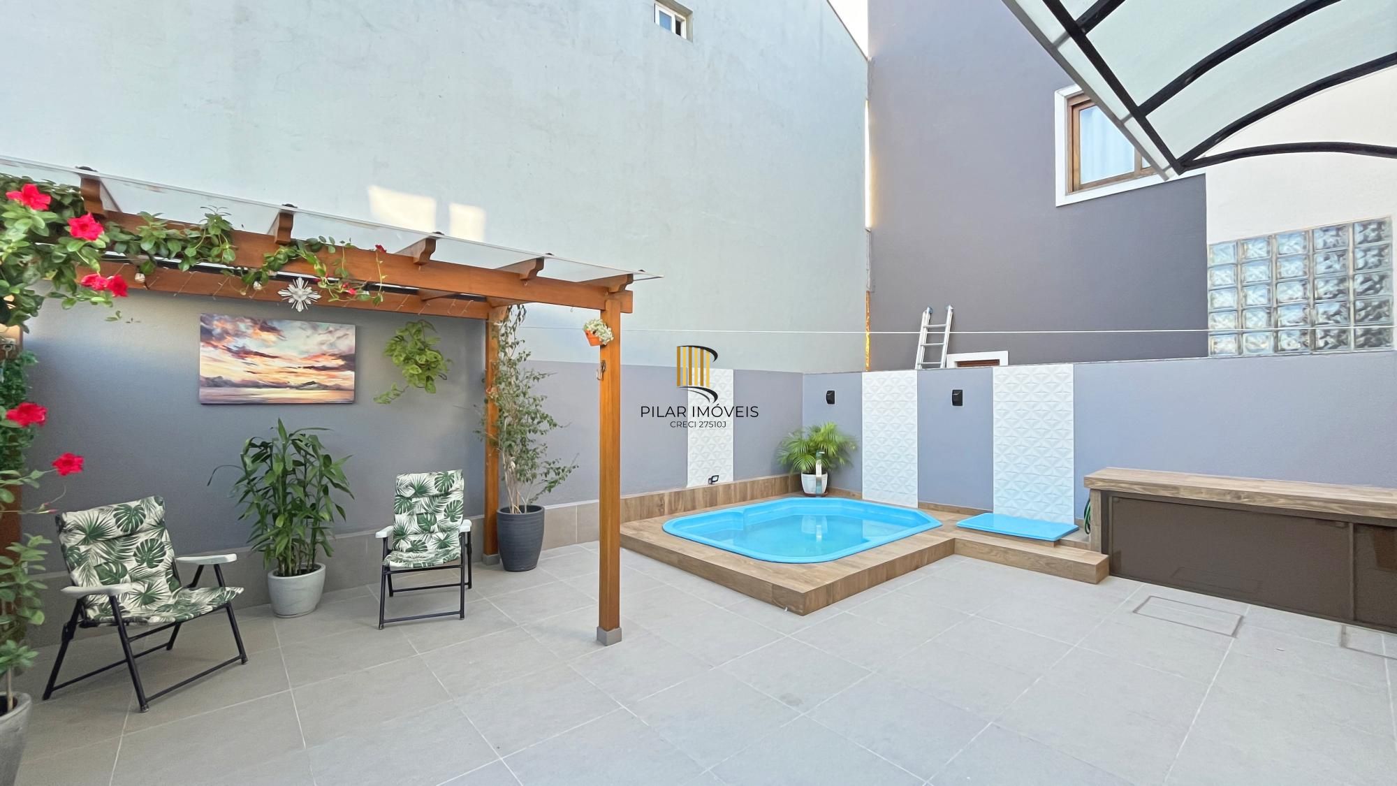 Casa à venda com 174m², 3 dormitórios, 3 suítes, 2 vagas, no bairro Hípica em Porto Alegre