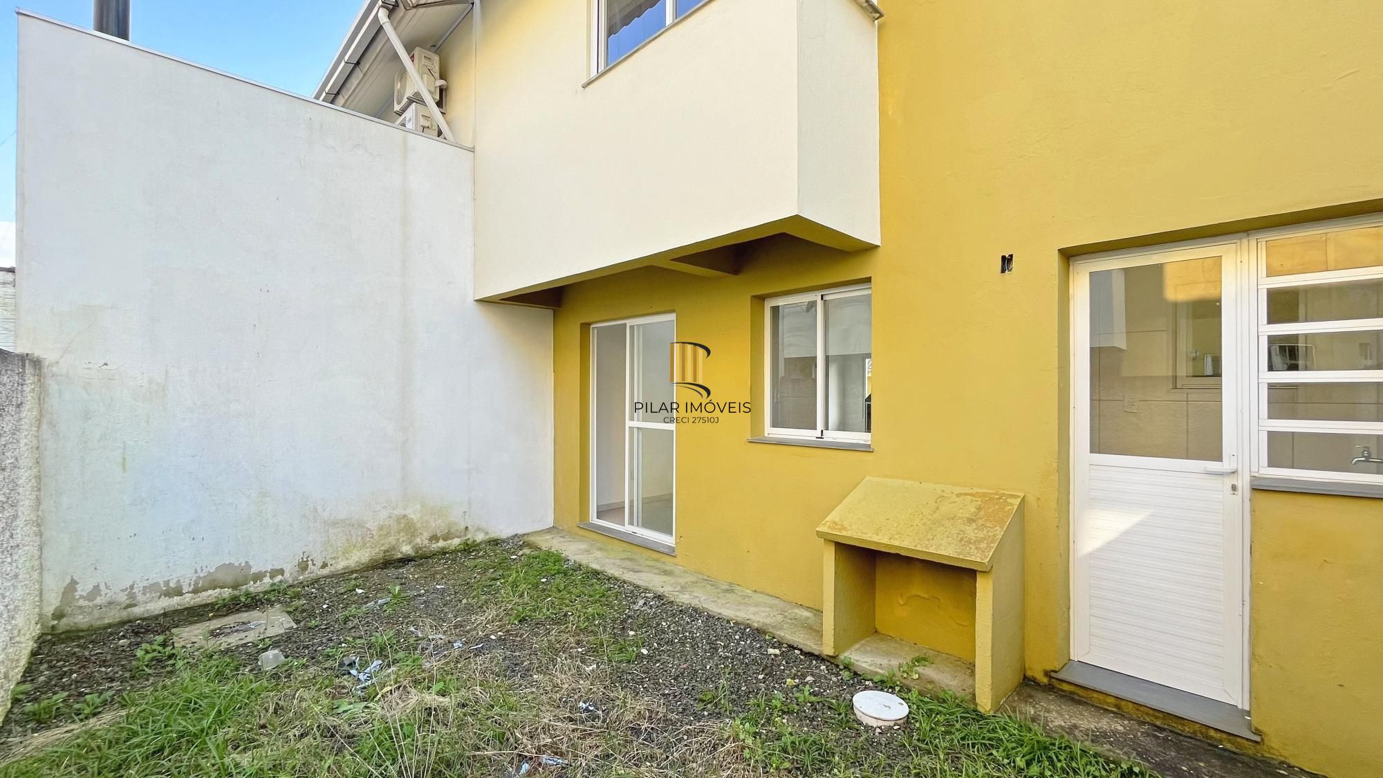 Residência 3 dormitórios sendo 1 suíte em condomínio fechado