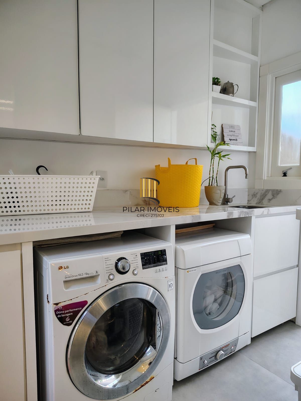 **Espetacular Casa de Condomínio com 3 suítes, Piscina com aquecimento**