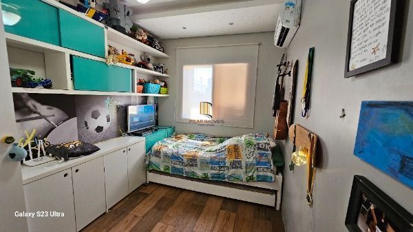 Casa em Porto Alegre, no bairro Hípica, com 3 dormitório(s), e 3 banheiros, à venda.