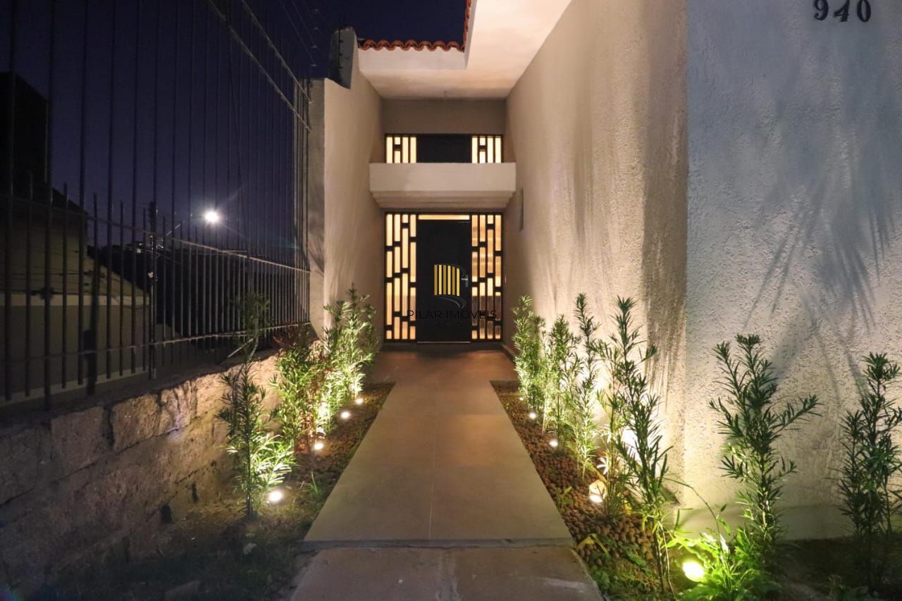 Casa 4 dormitórios no bairro Vila Nova