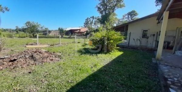 Sítio em Porto Alegre, no bairro São Caetano, com 5 dormitório(s), e 5 banheiros, à venda.