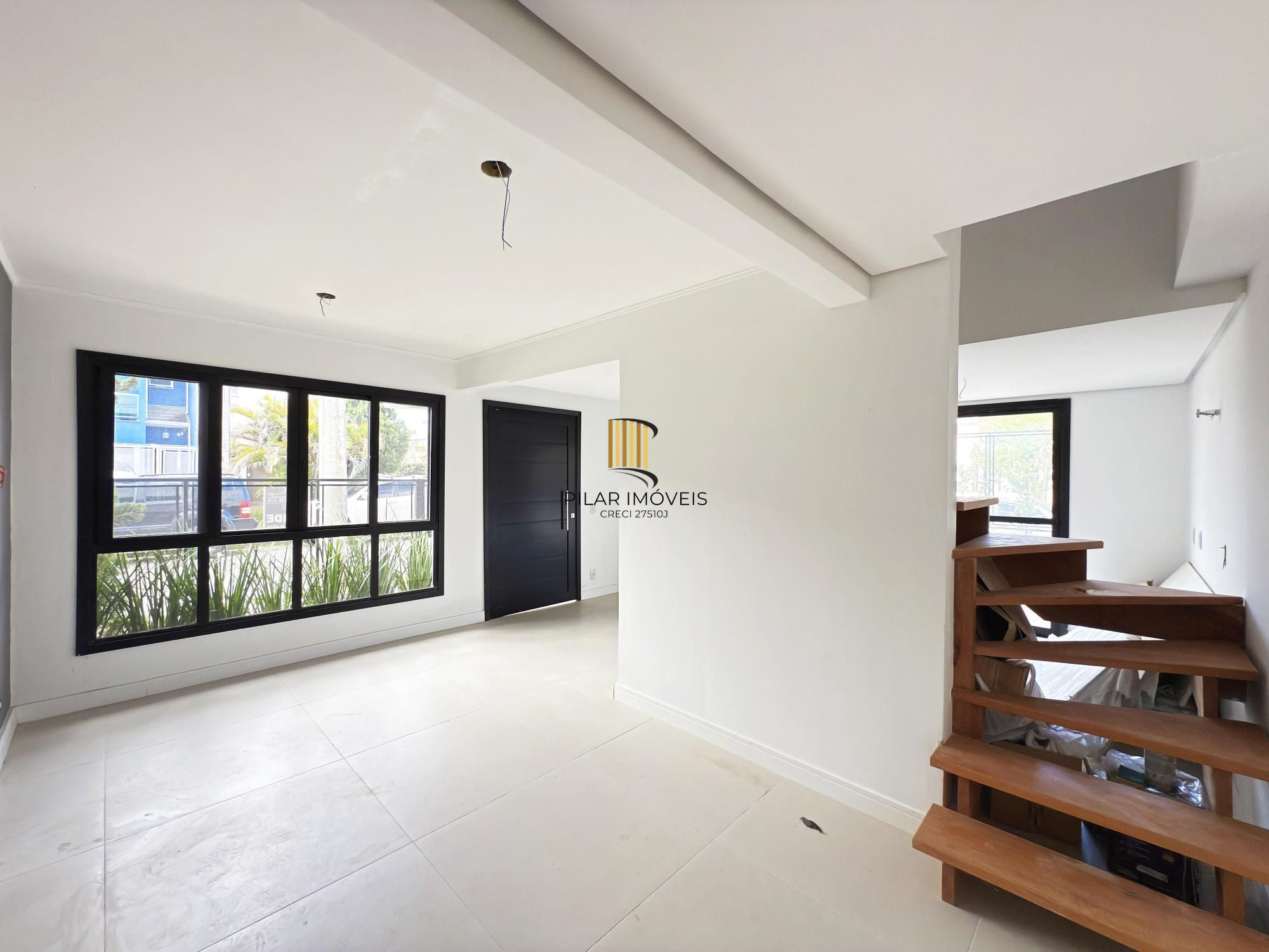 Casa em Porto Alegre, no bairro Hípica, com 4 dormitório(s), à venda.